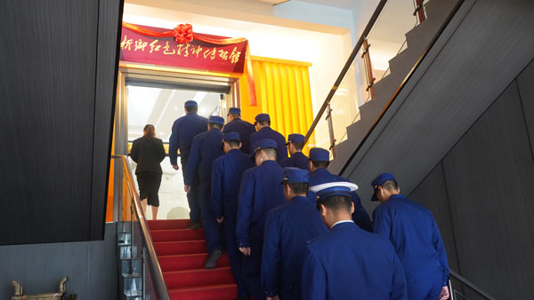 進(jìn)館.jpg 進(jìn)館.jpg